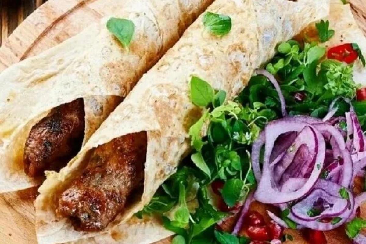 Люля-кебаб из курицы в лаваше